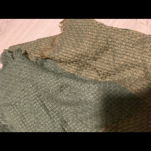 New! Blanket Scarf Olive Green and Tan - Picture 3 of 6